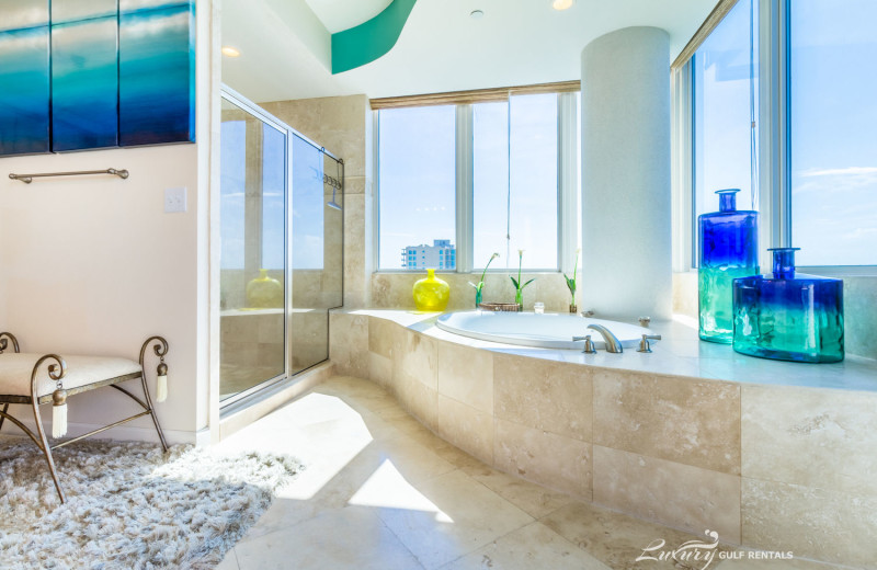 Rental bathroom at LuxuryGulfRentals.com