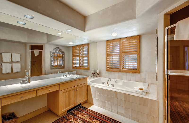 Guest bathroom at The Pines Lodge, A RockResort.