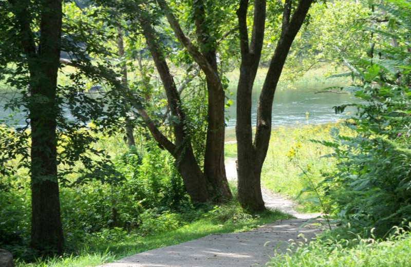 Scenic path at Pointe Royale.