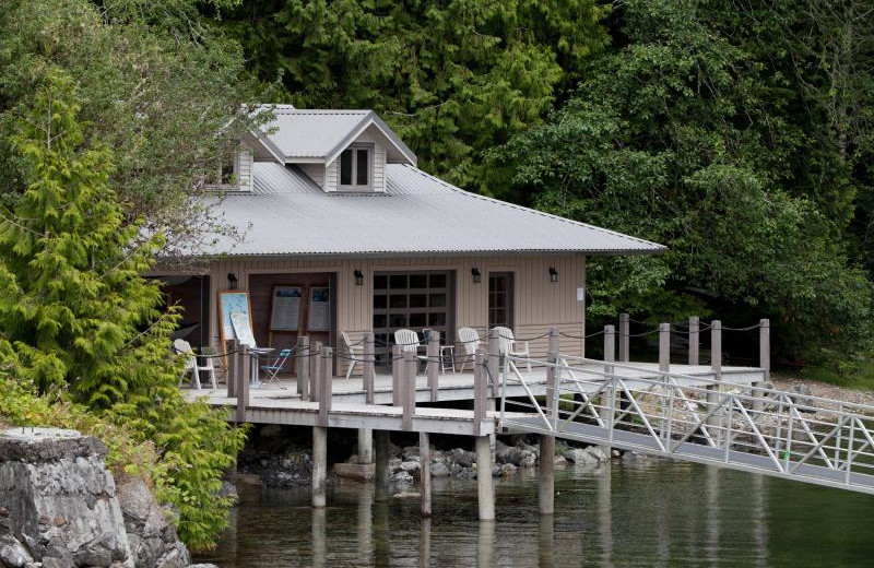 Exterior view of Sechart lodge.