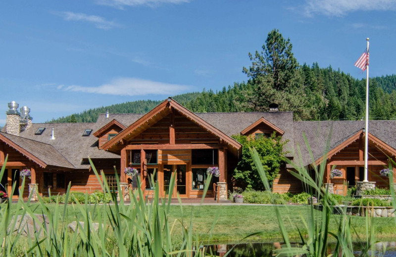 Exterior view of Mountain Springs Lodge.