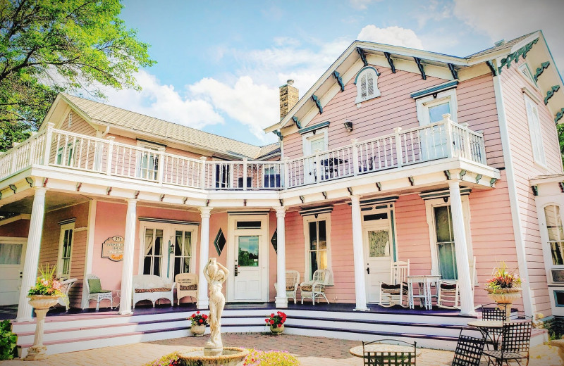 Exterior view of Bird House Inn 