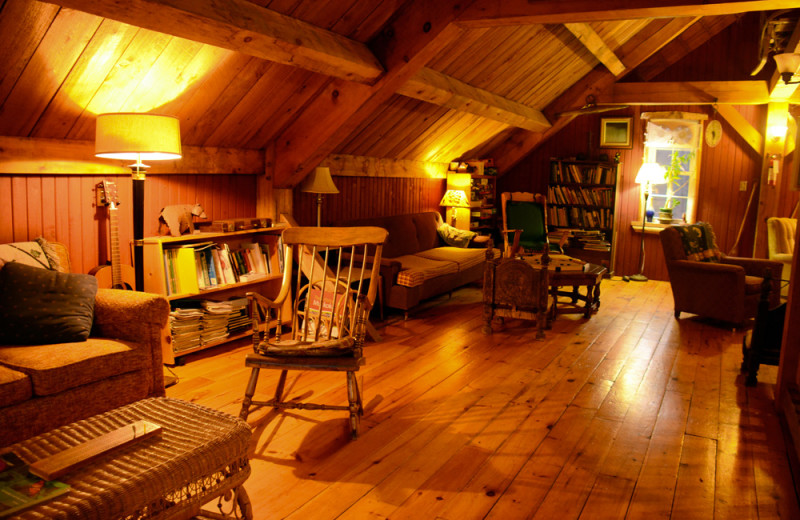 Lodge living room at Wolf Den Hostel and Nature Retreat.