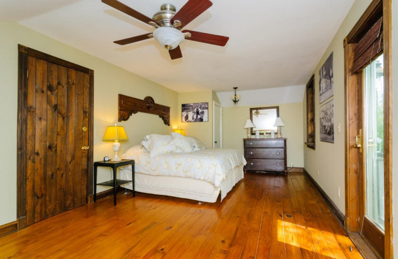 Rental bedroom at Asheville Connections.