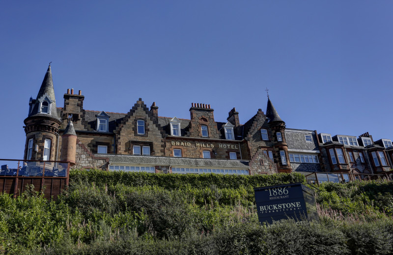 Exterior view of Braid Hills Hotel.