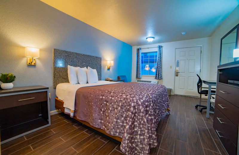 Guest room at Turlock Inn.