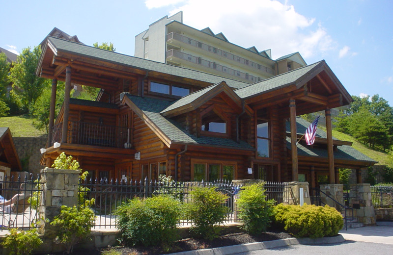 Exterior view of Golfview Vacation Rentals.