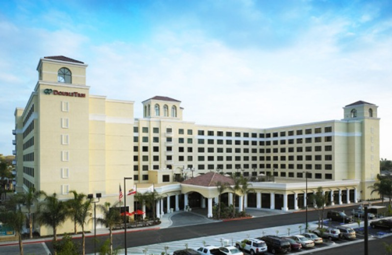 Exterior view of Hansji Hotels.