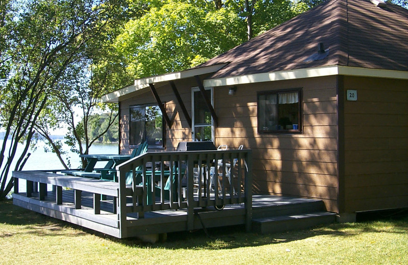 Cottage exterior view of Southview Cottages Resort.