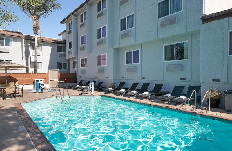 Outdoor pool at The Wayfarer San Luis Obispo, Tapestry Collection by Hilton.