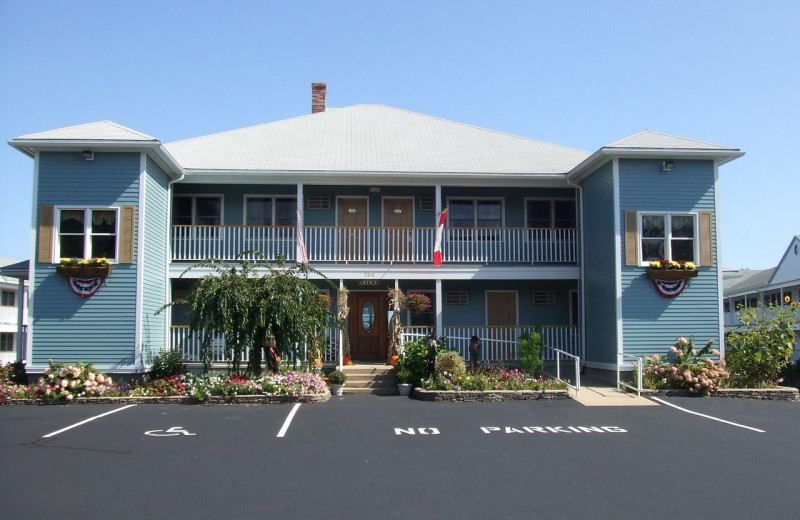 Exterior view of Mariner Resort.