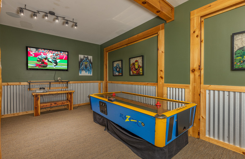 Rec room American Patriot Getaways - Smokies Paradise Lodge.