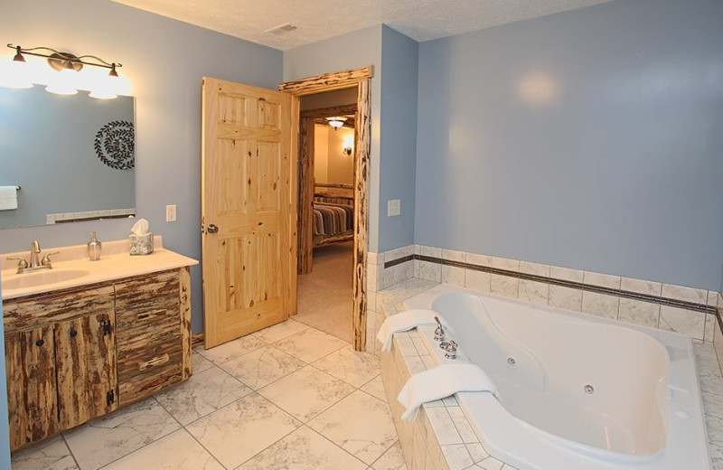 Guest bathroom at Sojourner's Lodge & Log Cabin Suites.