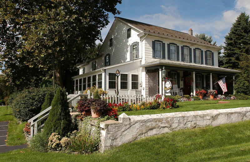 Exterior view of 1825 Inn Bed & Breakfast.