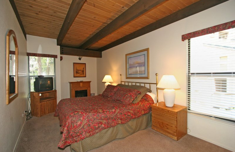 Guest bedroom at Aston Lakeland Village.