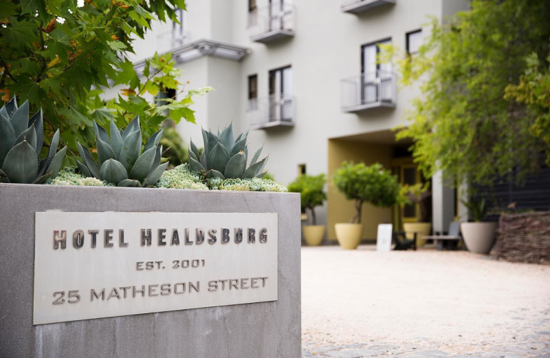 Exterior view of Hotel Healdsburg.