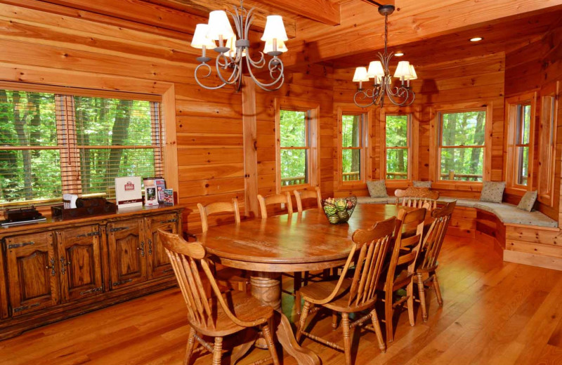 Rental dining room at Railey Mountain Lake Vacations.