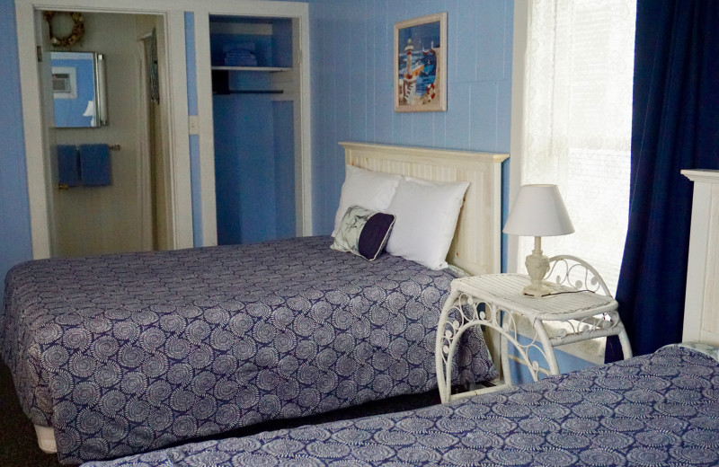 Guest room at Moontide Motel, Cabins and Apartments.