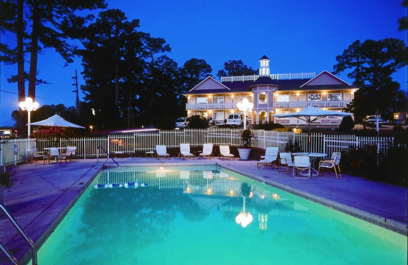 Outdoor pool at Land O Nod Inn.