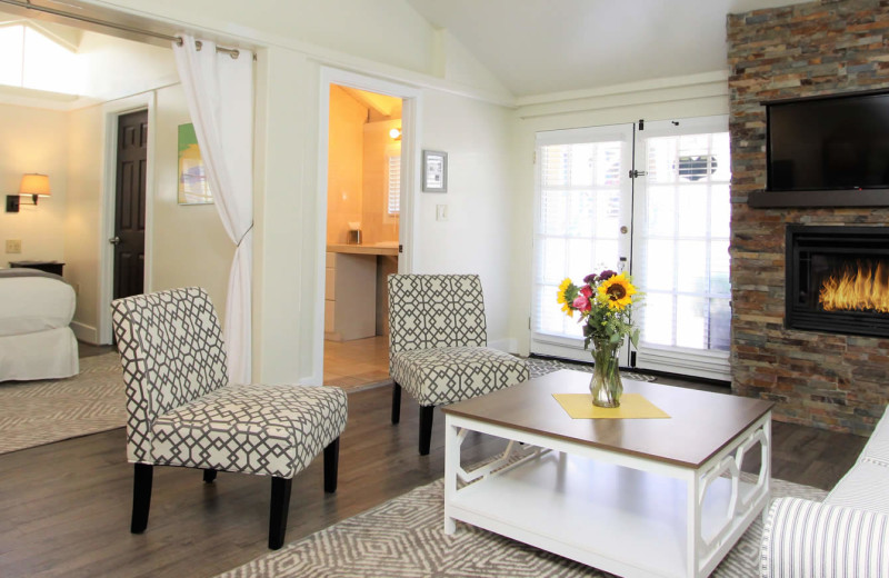 Guest room at Lamp Lighter Inn 