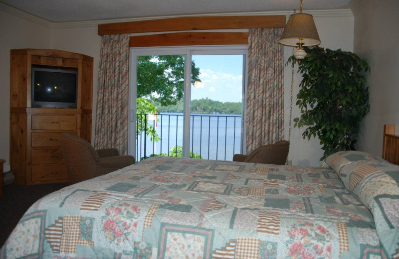 Lakeside accommodations at Shamrock Lodge.