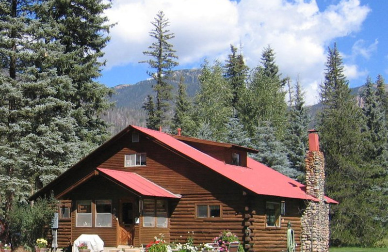 Cabin exterior at Eagles Nest Cabins.