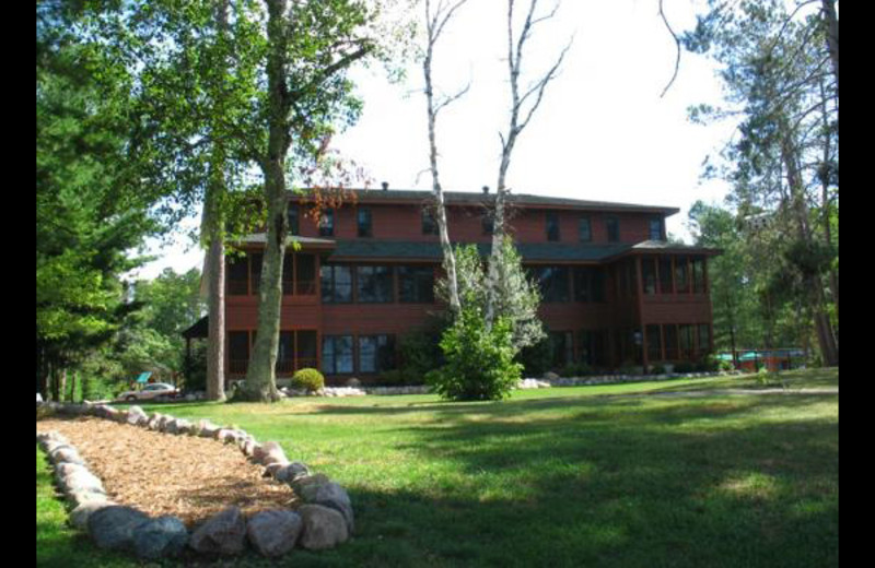 Exterior view of Chippewa Retreat Resort.