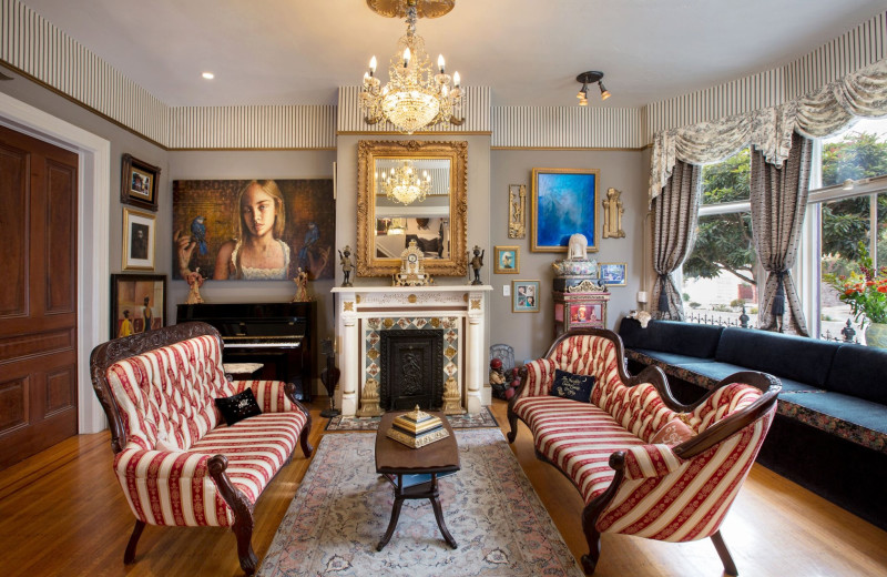 Parlor at Noe's Nest Bed 