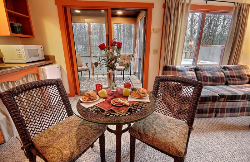 Guest room at Glenlaurel Inn.
