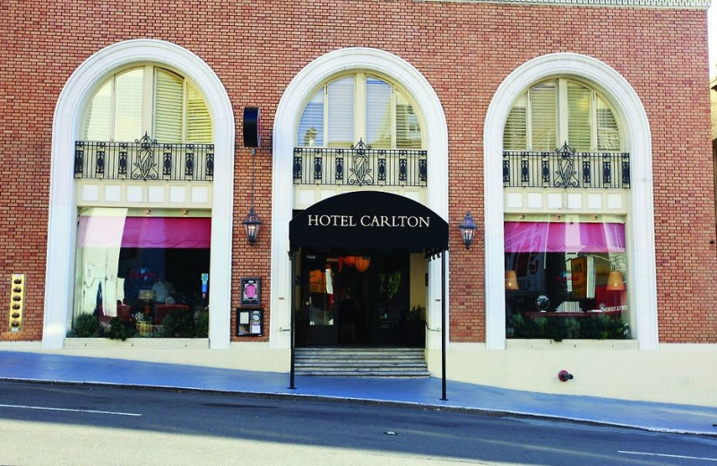 Exterior view of Hotel Carlton.