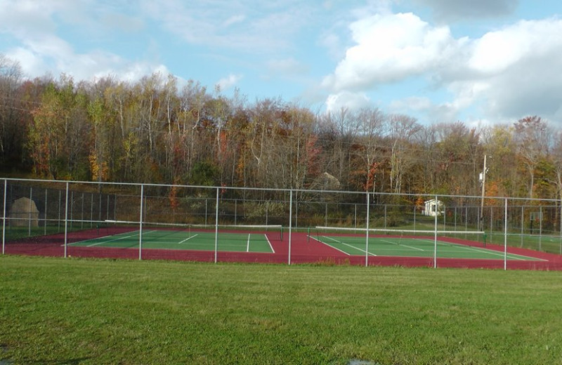 Tennis court at The Woods At Bear Creek Glamping Resort.