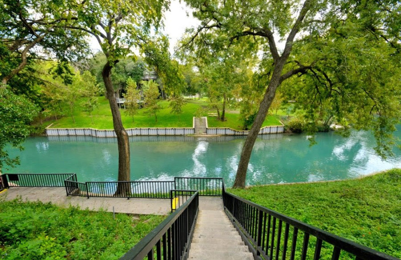 Pathway to river at Vacation New Braunfels.