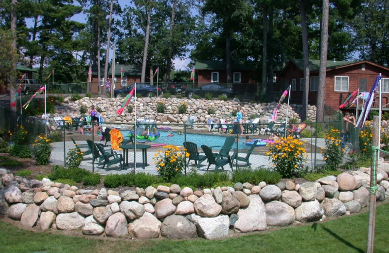 Outdoor pool at Isle O' Dreams Lodge.