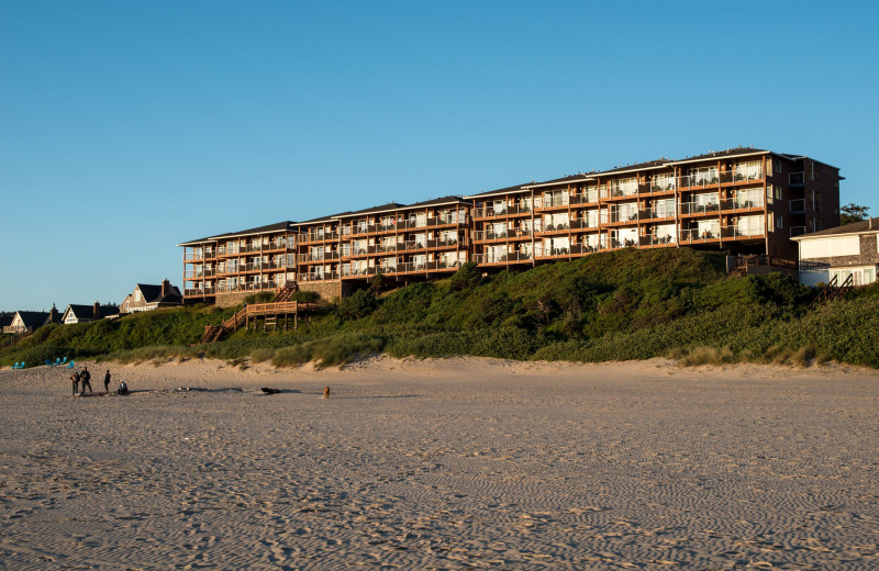 Exterior view of Hallmark Resort & Spa Cannon Beach.