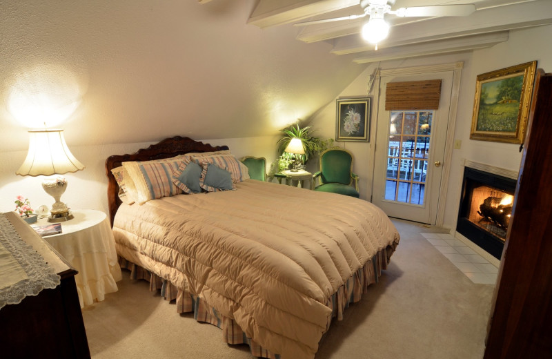 Guest room at Elkhorn Valley Inn B 