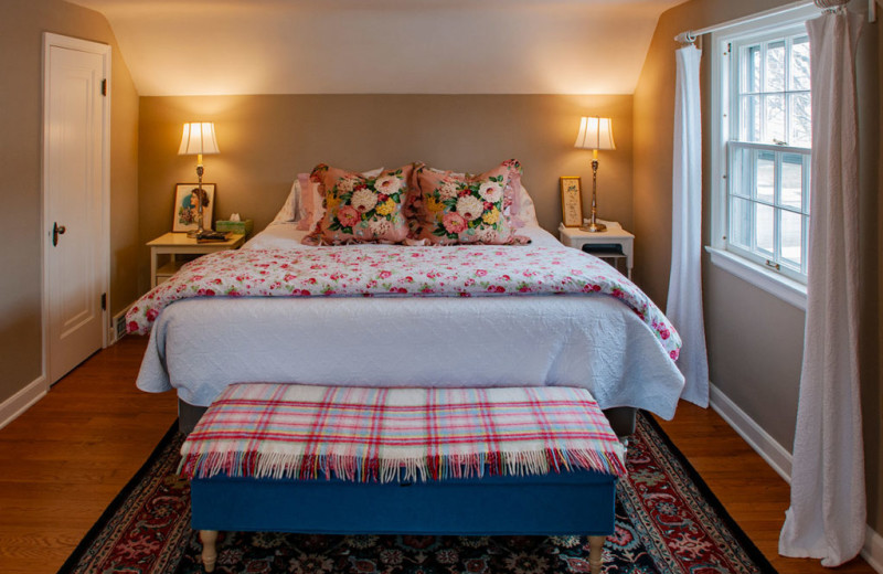 Guest bedroom at White Lace Inn.