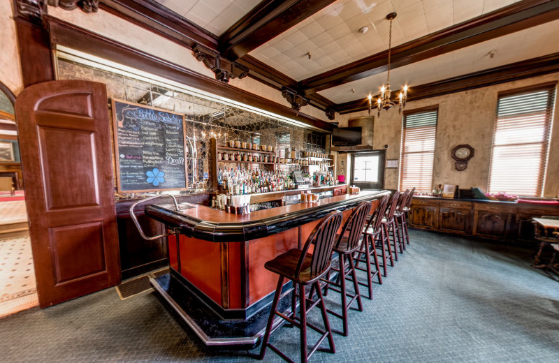 Bar at Penn Wells Hotel & Lodge.