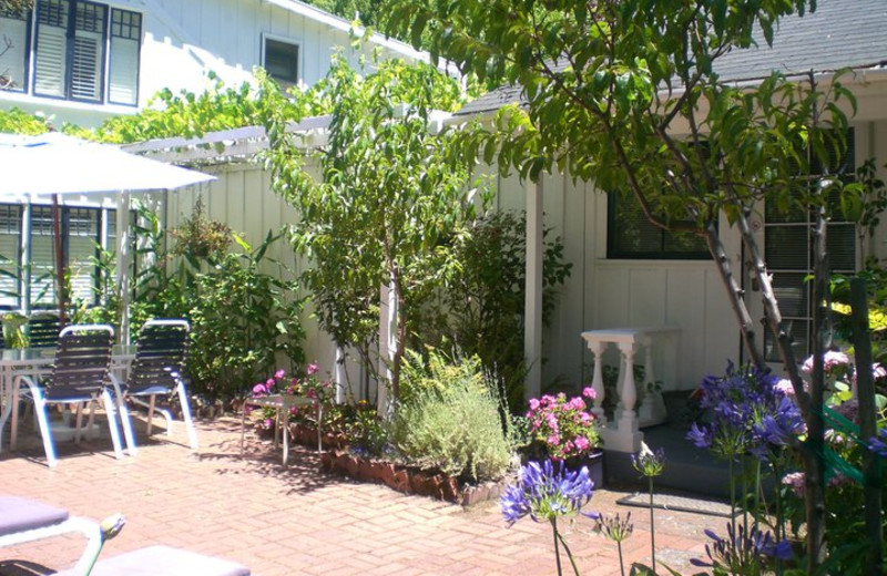 Exterior view of A Victorian Garden Inn.