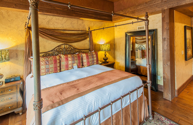 Guest room at Gervasi Vineyard.