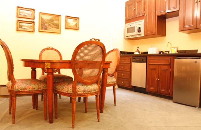 Guest kitchenette at Nob Hill Inn.