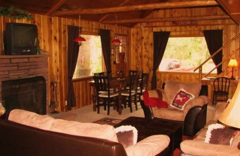 Guest living room at The Evergreens On Fall River.