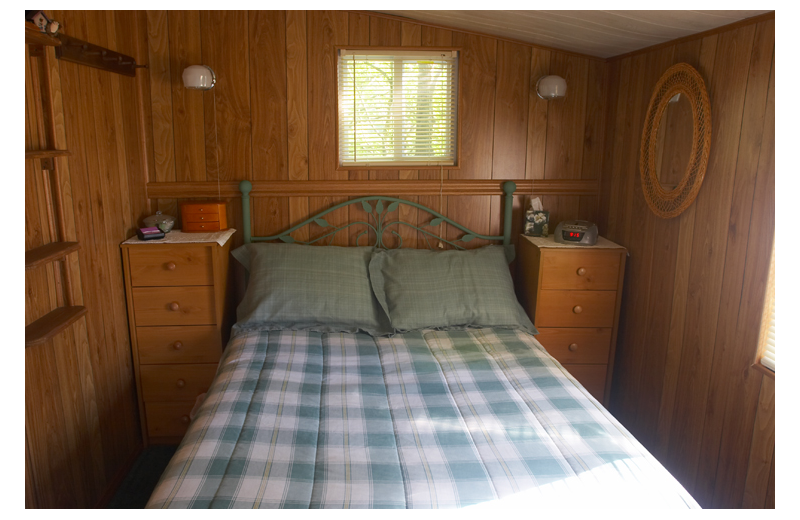 Rental bedroom at Cabins-4-Rent.