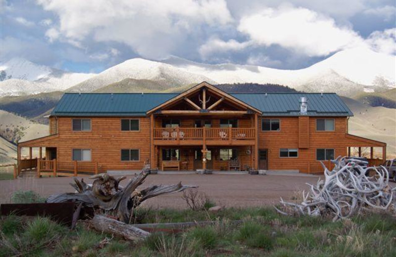 Exterior view of Montana High Country Lodge.