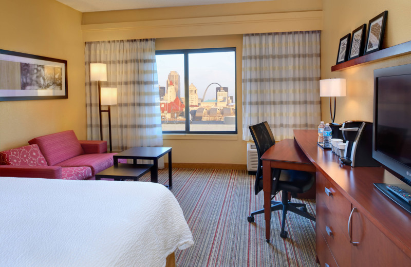 Guest room at Courtyard by Marriott St. Louis Downtown.