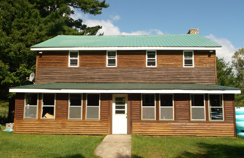 Exterior view of Absolute Outfitters Twin Pine Lodge.