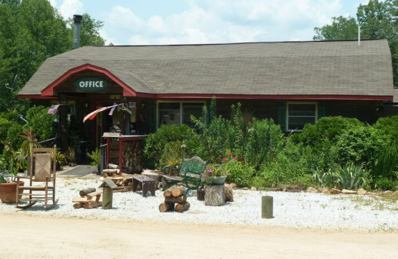 Exterior view of Mountain Rest Cabins and Campground.