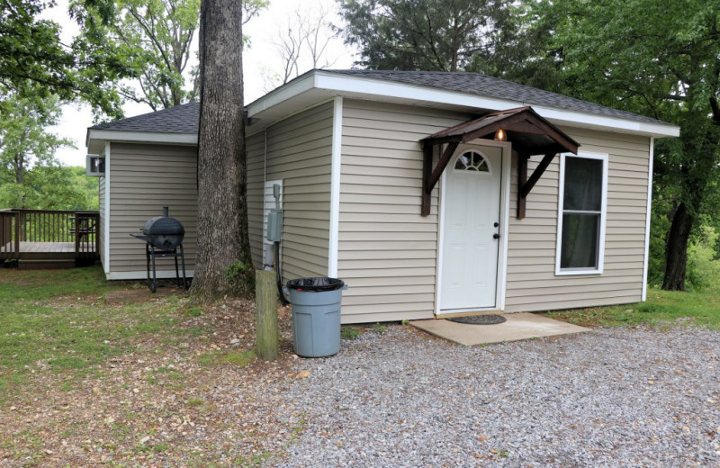 Cabin exterior at Lynnhurst Family Resort.