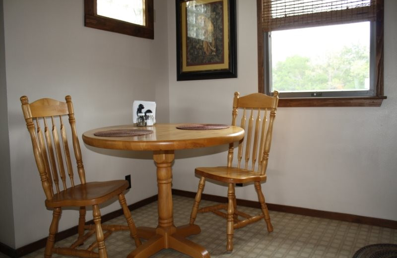 Cabin dining room at Arkansas White River Cabins.