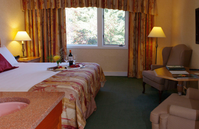 Guest room at Stoweflake Mountain Resort & Spa.