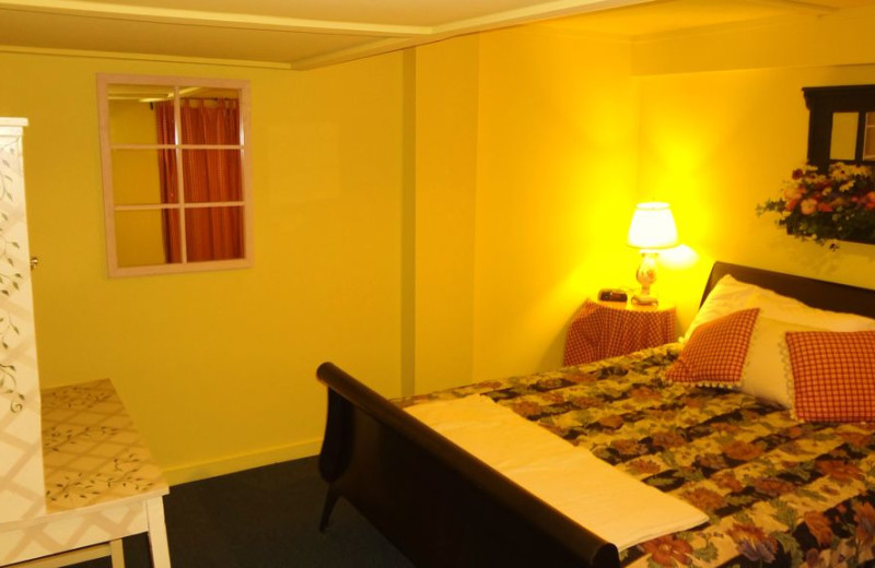 Guest bedroom at Lake Michigan Reunion & Retreat.